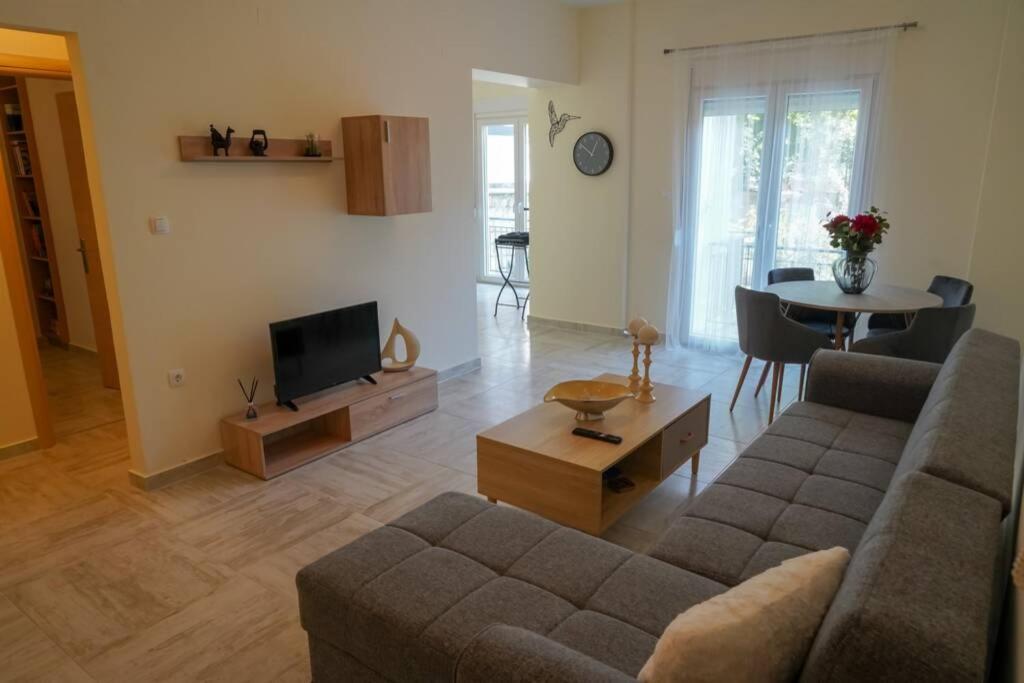 Modern Apartment In The City Center Ioannina Ngoại thất bức ảnh