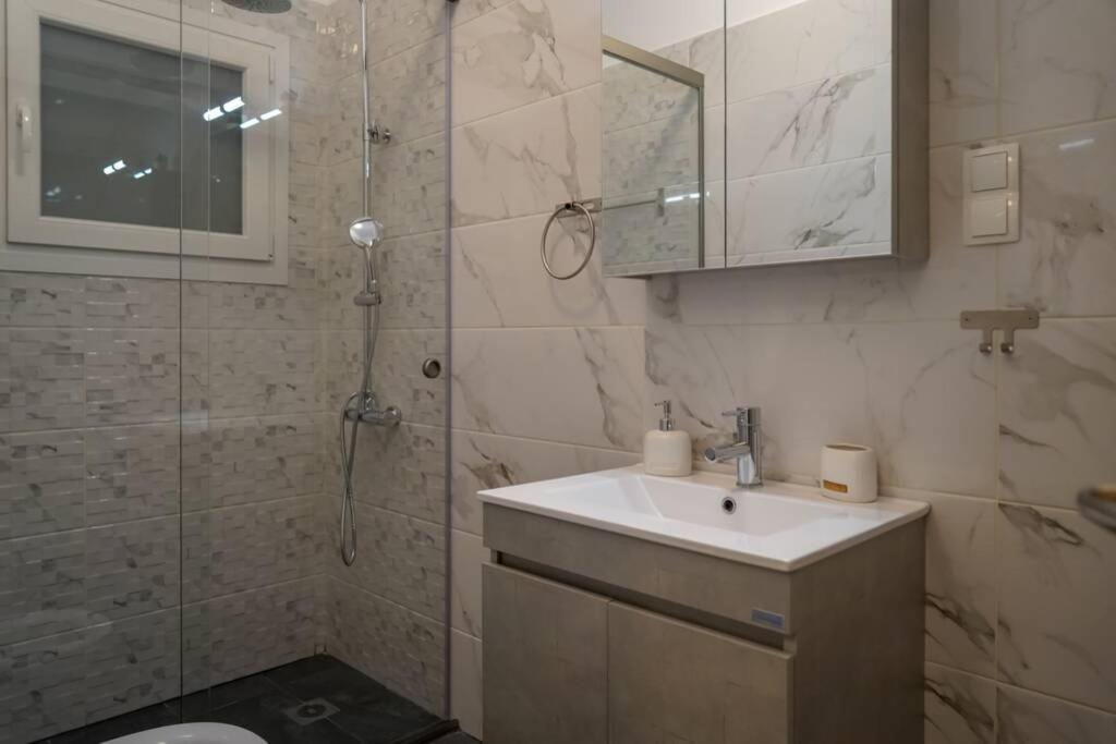 Modern Apartment In The City Center Ioannina Ngoại thất bức ảnh