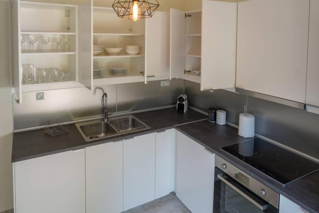 Modern Apartment In The City Center Ioannina Ngoại thất bức ảnh